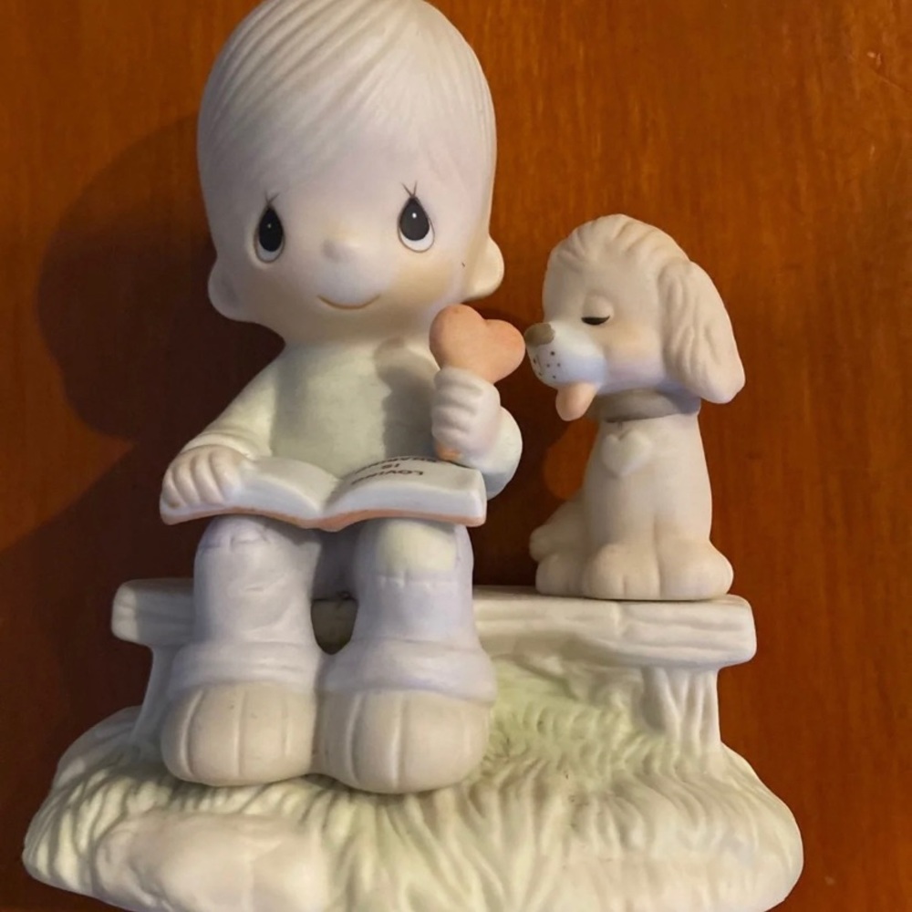 PRECIOUS MOMENTS-“Loving is Sharing” 1987